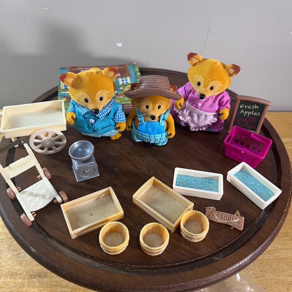 Li'l Woodzeez Tippytail Fox Family Figures & Market Accessories Storybook Set